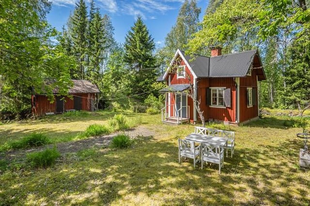 Front view of the cottage