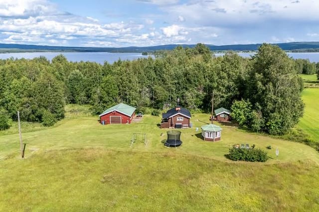 Cottage exterior view