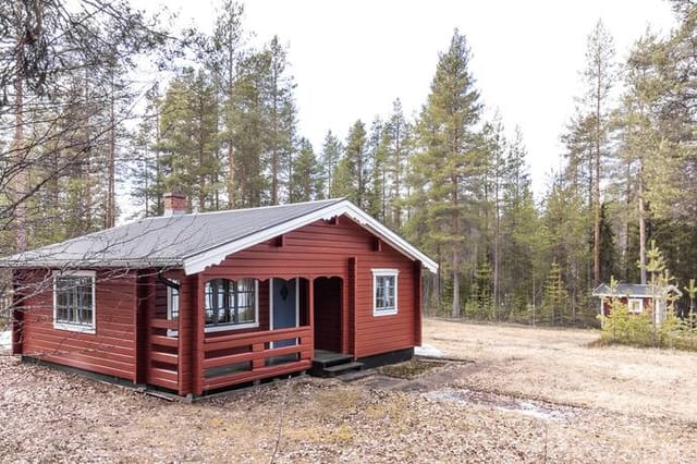 Lakefront cottage exterior