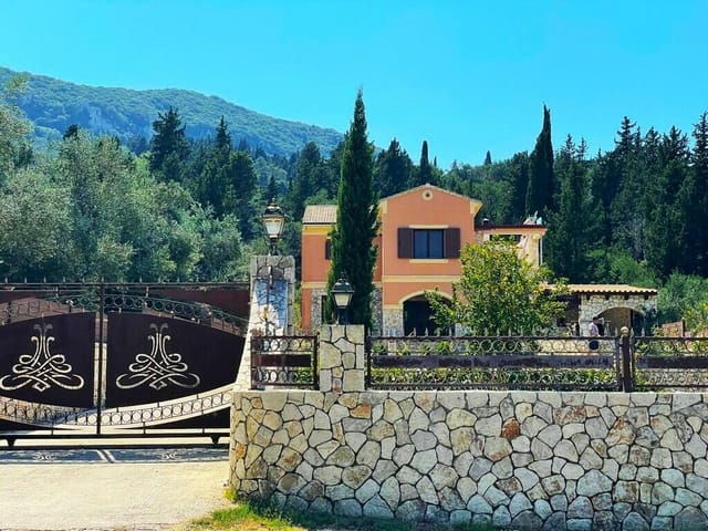 Detached house 350 m² in Corfu - 1