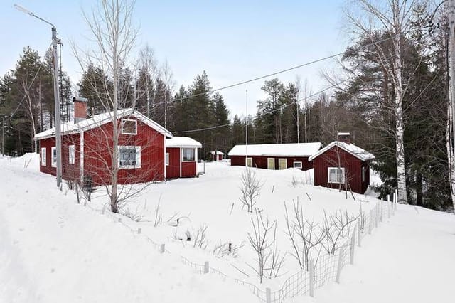 Cottage exterior view