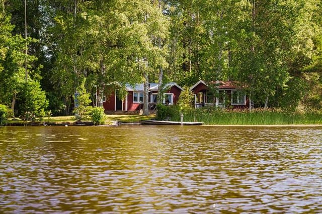 Exterior view of the cottage on the island