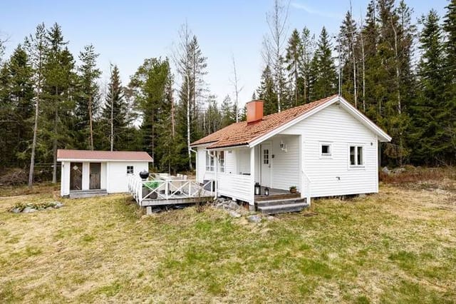 Front view of the summer cottage