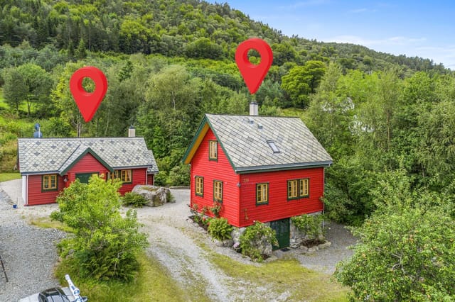 This content-rich property is beautifully located with a scenic view of the Hardangerfjord.