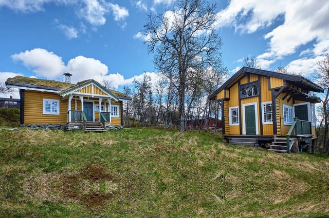 Front view of the cabin at Årstulhøgda 20