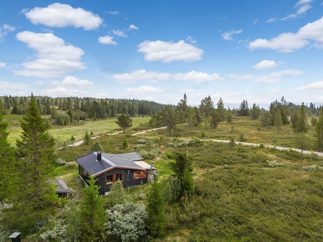 Welcome to Kråkehovda 56, a property presented by EiendomsMegler 1 Fjellmegleren!