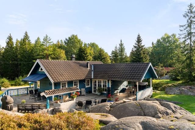Front view of the timber cottage and garden