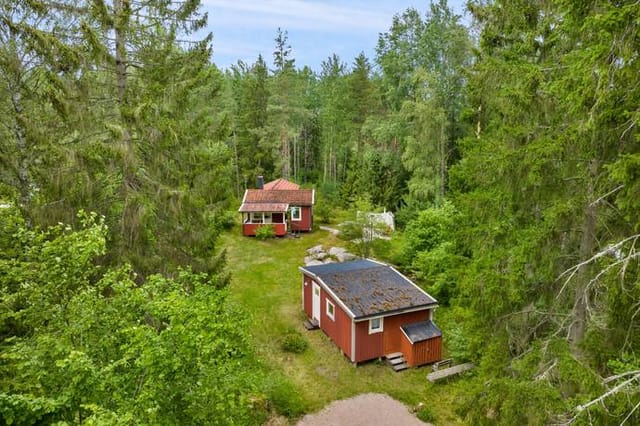Front view of the summer cottage