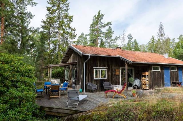 Front view of the house and deck
