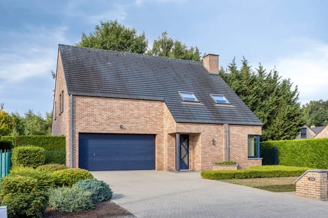 Front view of Bosbesstraat 19