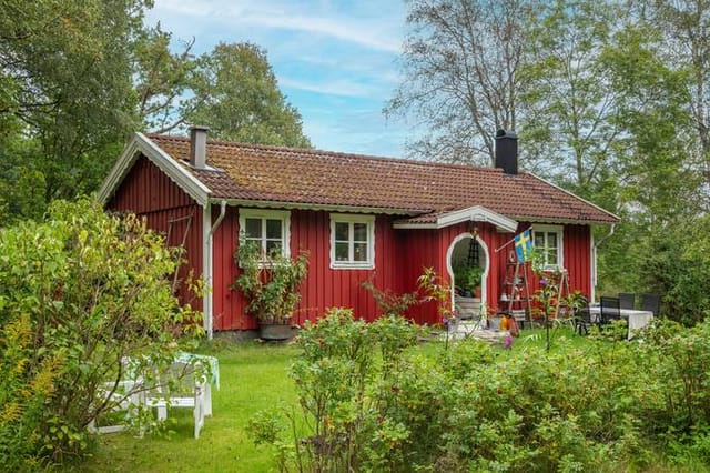 Front view of the cottage