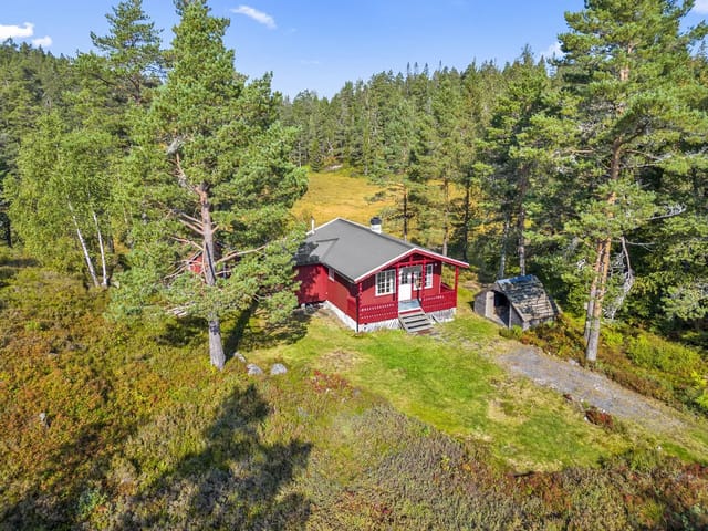 Inland cabin located with nature as the nearest neighbor