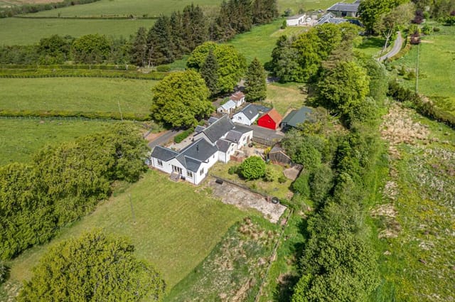 Front view of Wee Westlinbank Farm
