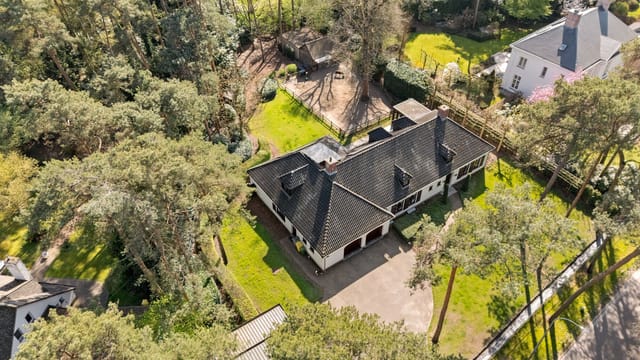 Front view of the villa and garden