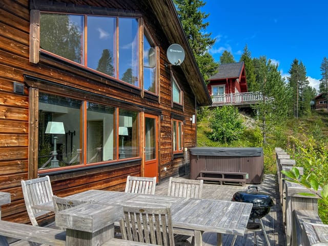 Exterior view of Salbäcksvägen 18, Share I