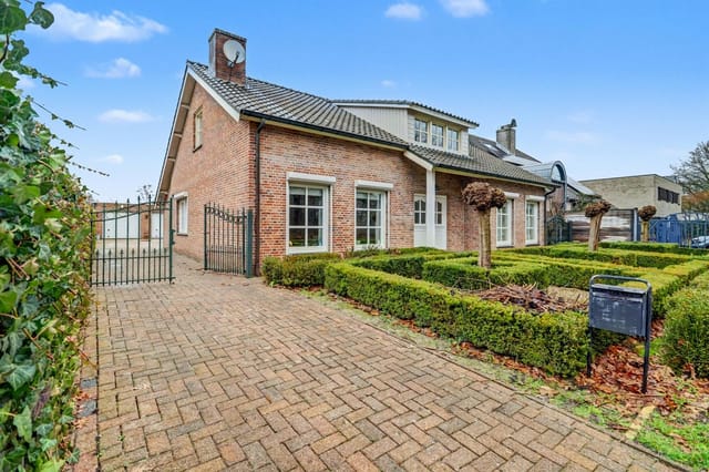 Front view of Merksplasseweg 31