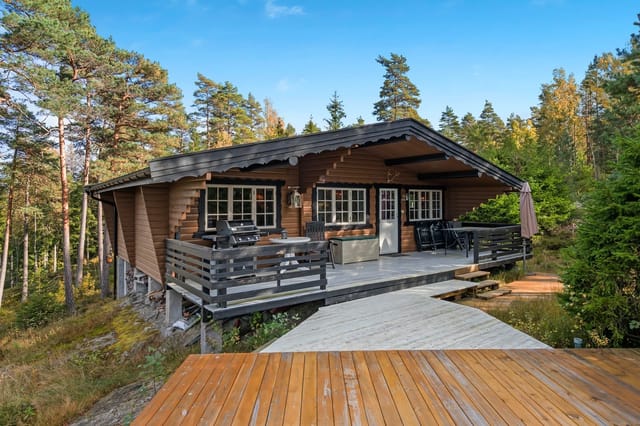 Exterior view of the cabin and terrace