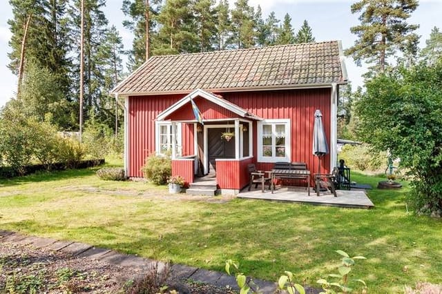 Front view of the red cottage