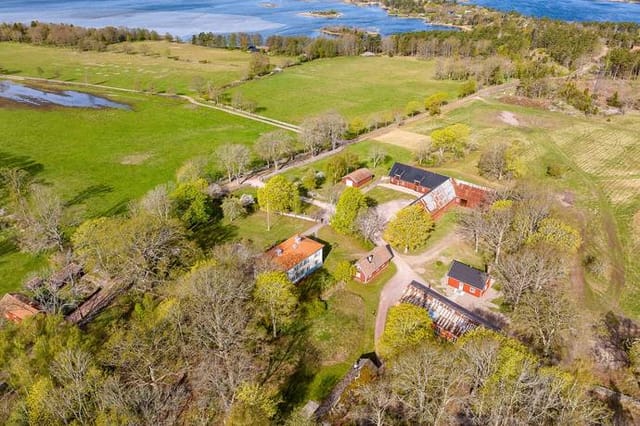 Main house and grounds