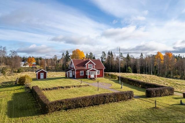 Front view of the country estate