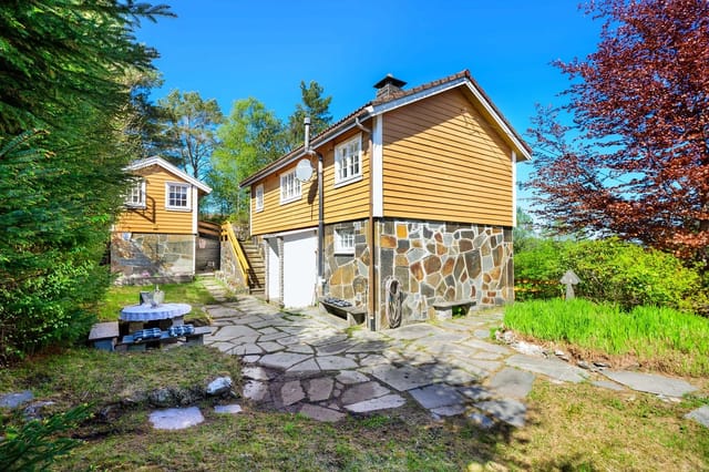 Welcome to Kvalvågnesvegen 472, presented by Torgeir Glomnes for Eiendomsmegler Norge!