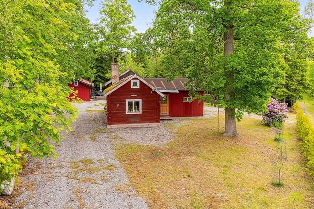 Front view of Toltorp Skogshyddan
