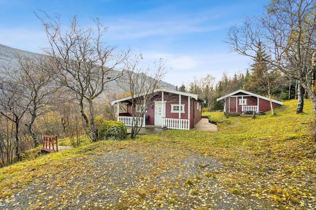 EiendomsMegler 1 is pleased to present this beautiful cabin at Botnveien 113!