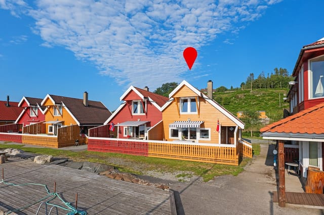 Welcome to idyllic Sjernarøyene and Helgøy Brygge - A spacious boathouse cabin with a boat dock just outside and a wonderful location "in the heart" of the Ryfylke basin