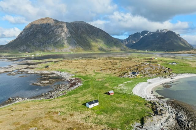 Welcome to Sandveien 425 – A fantastic leisure property presented by EiendomsMegler1 Lofoten!