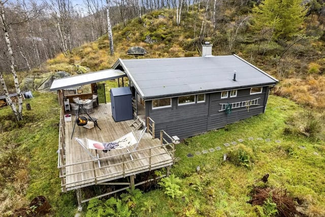 Welcome to Møgedalsveien 253, a charming cabin nestled in scenic surroundings.