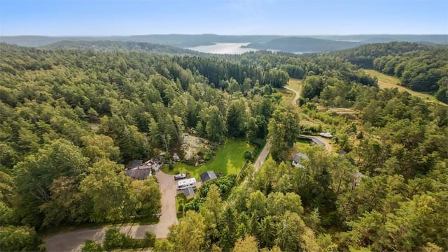 Front view of Kavlanda 305