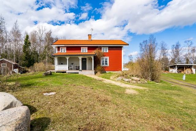 5-room Winterized Holiday Home at Hållet 2, Laxsjöarna, Laxå Municipality