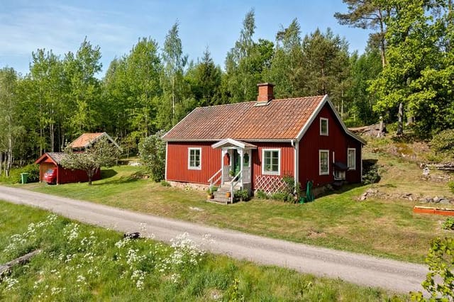 Front view of the cottage and garden
