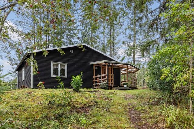 Cottage exterior view