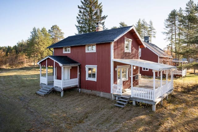 Front view of Burvik 132 country home