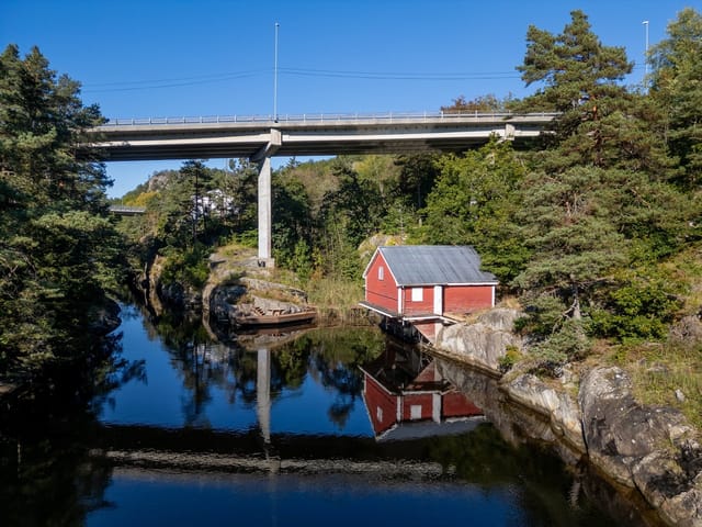 Eiendomsmegler1 ved Halfdan Meling presenterer sjøhus i Reddalskanalen - Molland 51