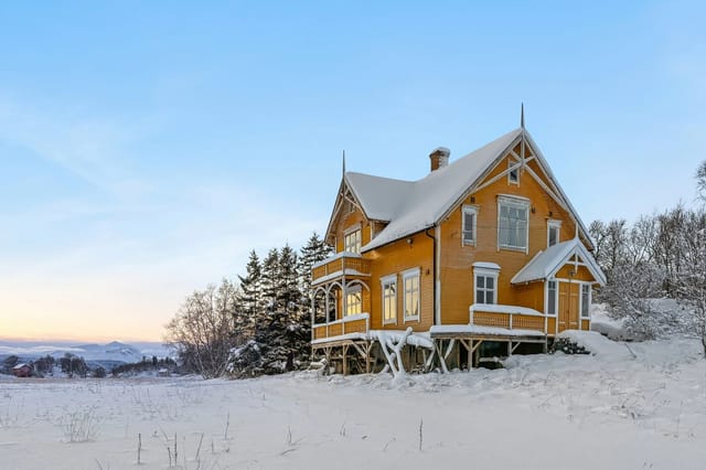 Welcome to Rogla 4 – a majestic residence with three floors, classic details, and a fantastic opportunity for modernization.