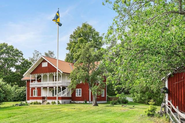 Front view of the main house and grounds
