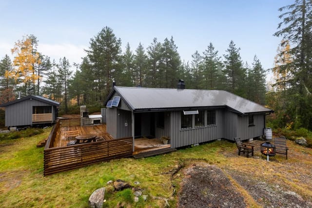 Presented by real estate agent Espen Thoresen: Bronen 6 at the end of the field.