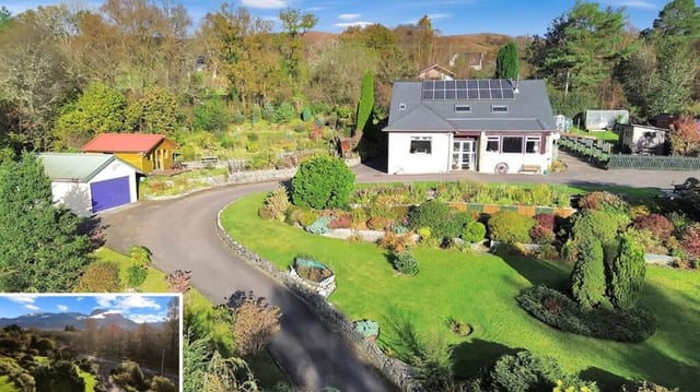 Front view of Carinbrook villa