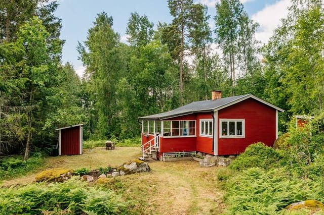 Cottage exterior view