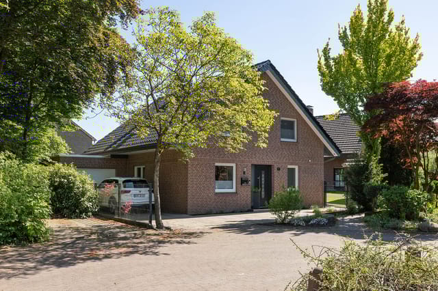 Front view of Sauerlandstraße 9