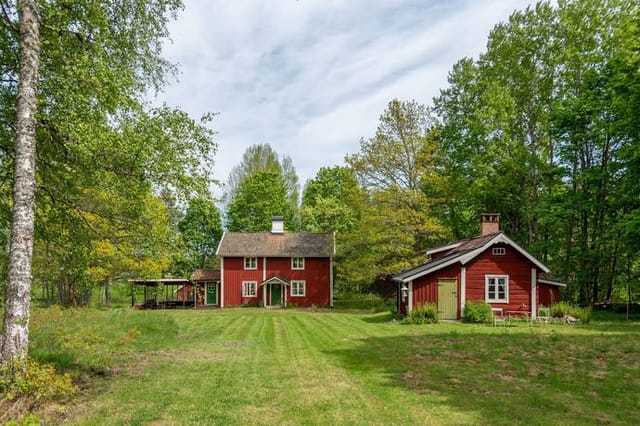 Exterior view of the country home