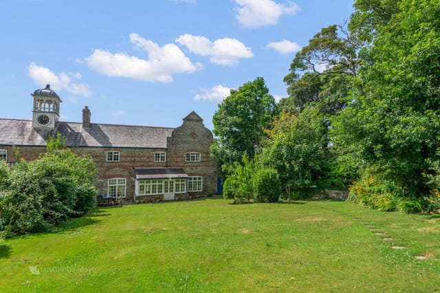Front view of the property
