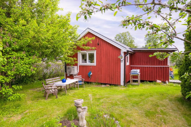 Exterior view of the cottage and garden