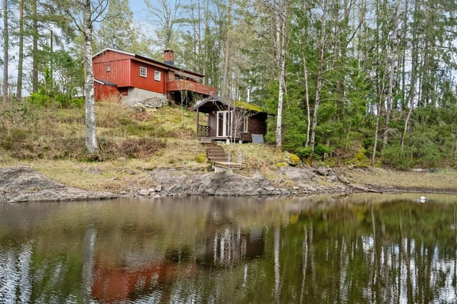 Welcome to this cozy cabin in Eidsfoss with its own dock