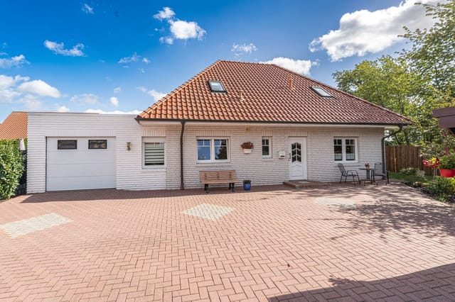 Front view of Lindenstrasse 23