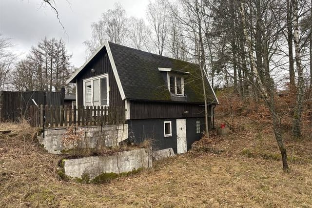 Cottage exterior view