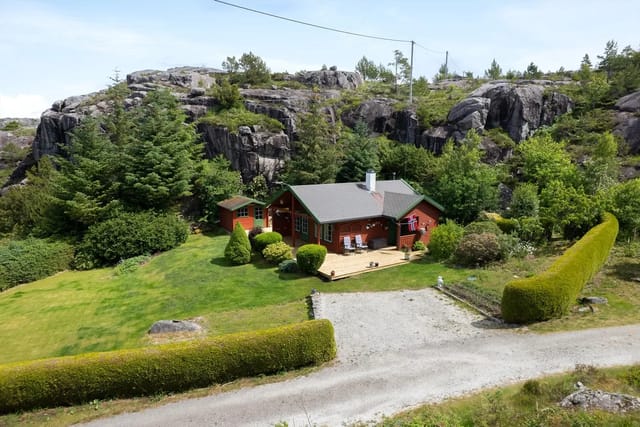 Charming cabin with electricity, water, and sewage.