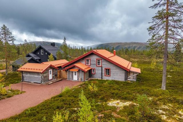 Exterior view of the house with mountain backdrop